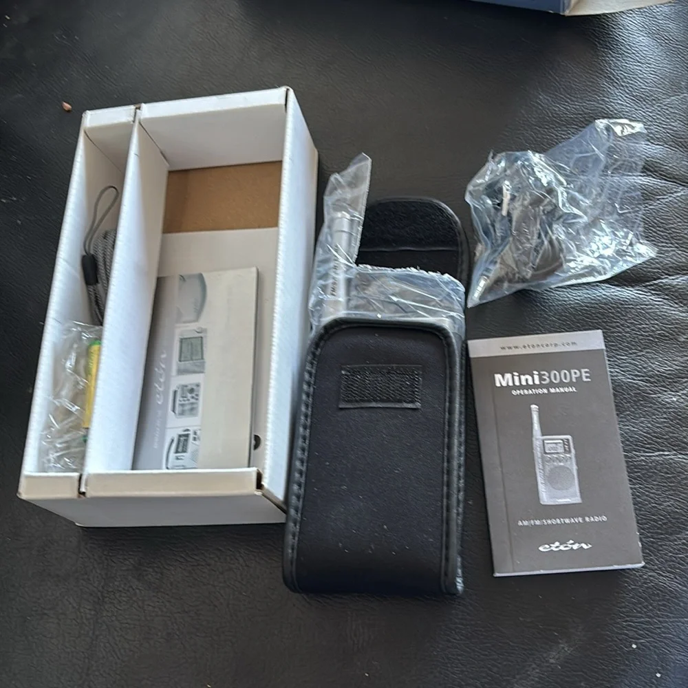 NIB-SHORT WAVE RADIO - Picture 3 of 6